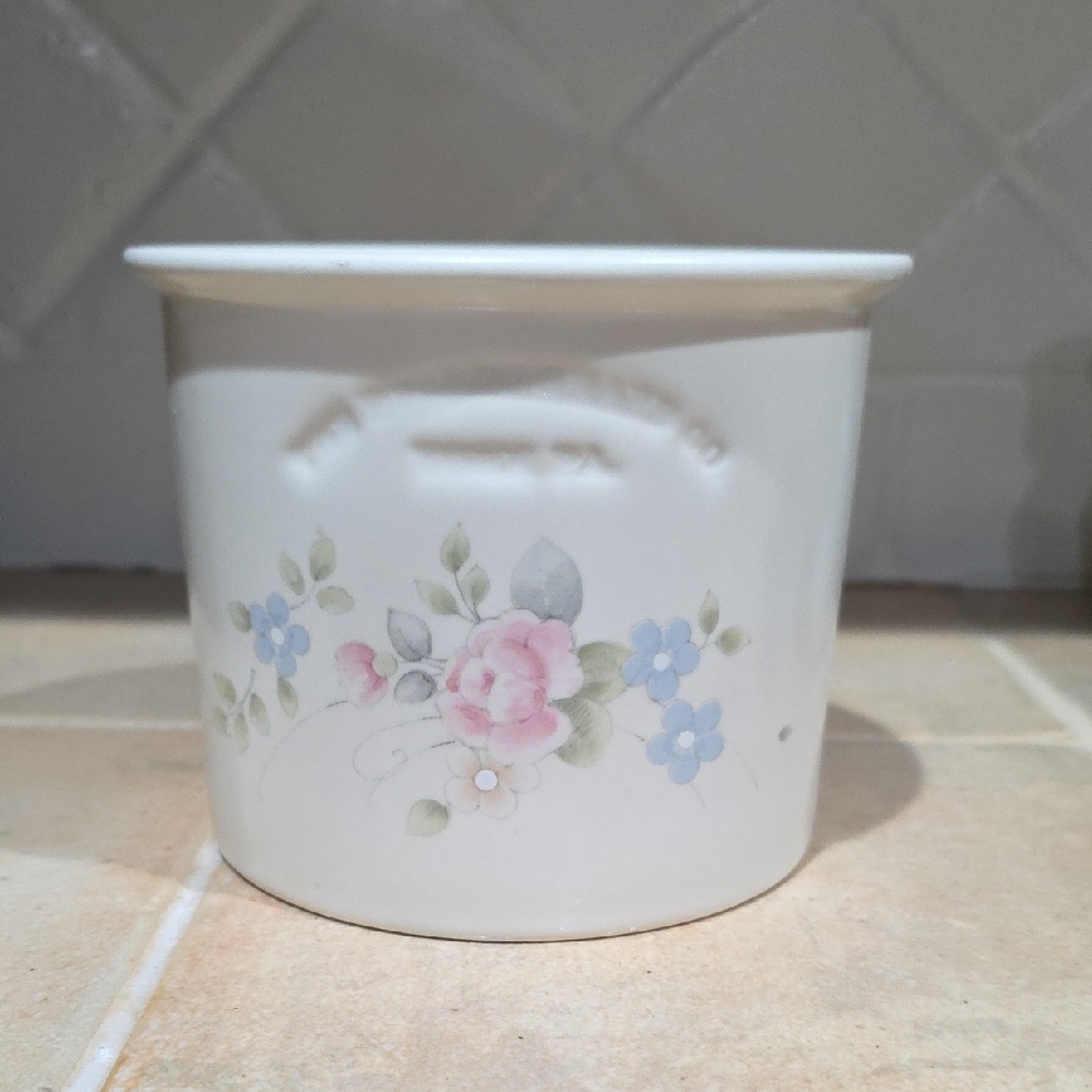 Pfaltzgraff White Ceramic Piece